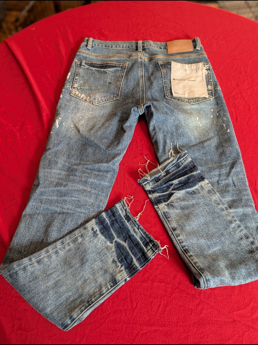 Slim Fit Men's Blue Distressed Jeans with Paint-Splatter Detail
